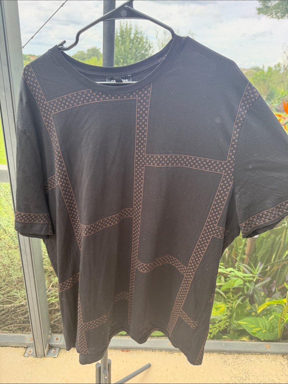 Express Black Short-Sleeve Crew Neck Shirt with Brown Geometric Trim